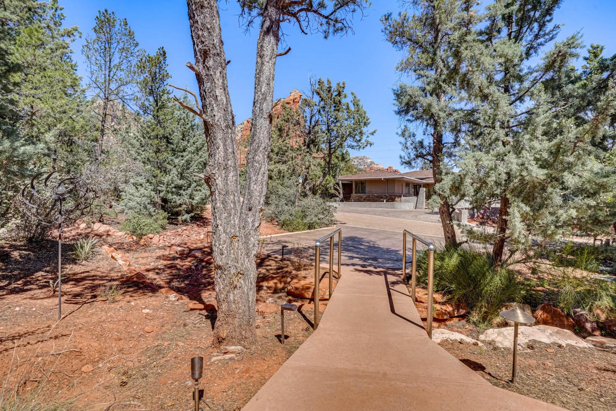 Sedona Couples Retreat With Patio Walk To Trails! Leilighet Eksteriør bilde