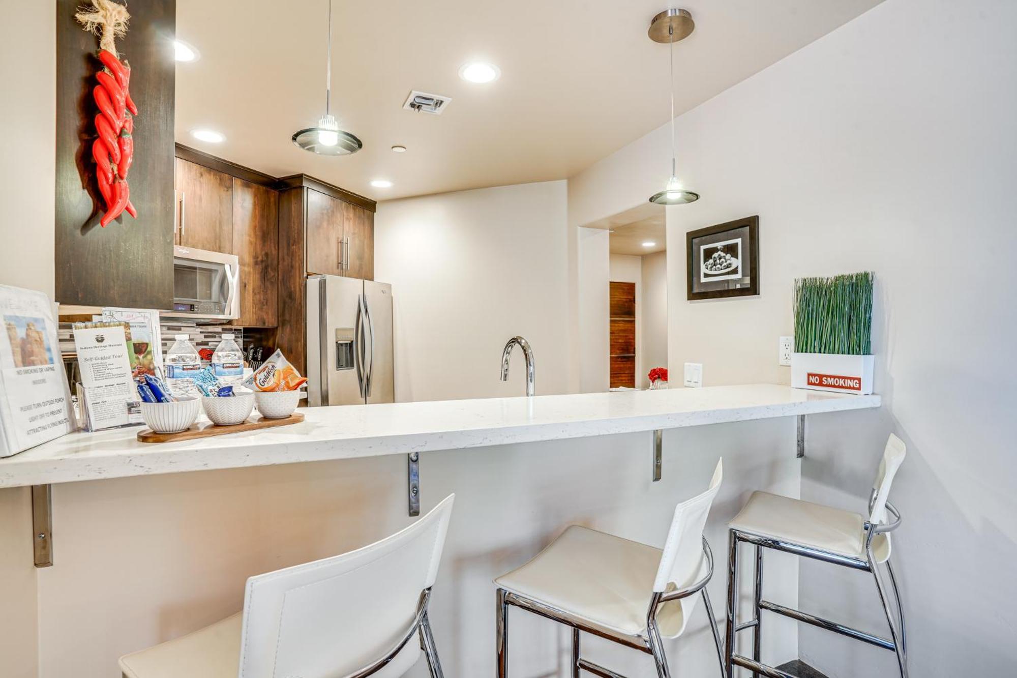 Sedona Couples Retreat With Patio Walk To Trails! Leilighet Eksteriør bilde