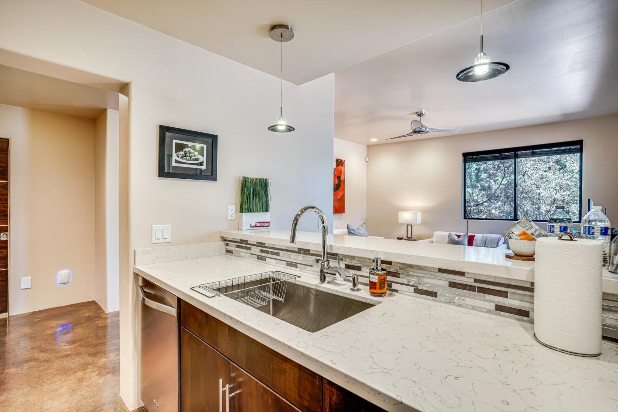 Sedona Couples Retreat With Patio Walk To Trails! Leilighet Eksteriør bilde