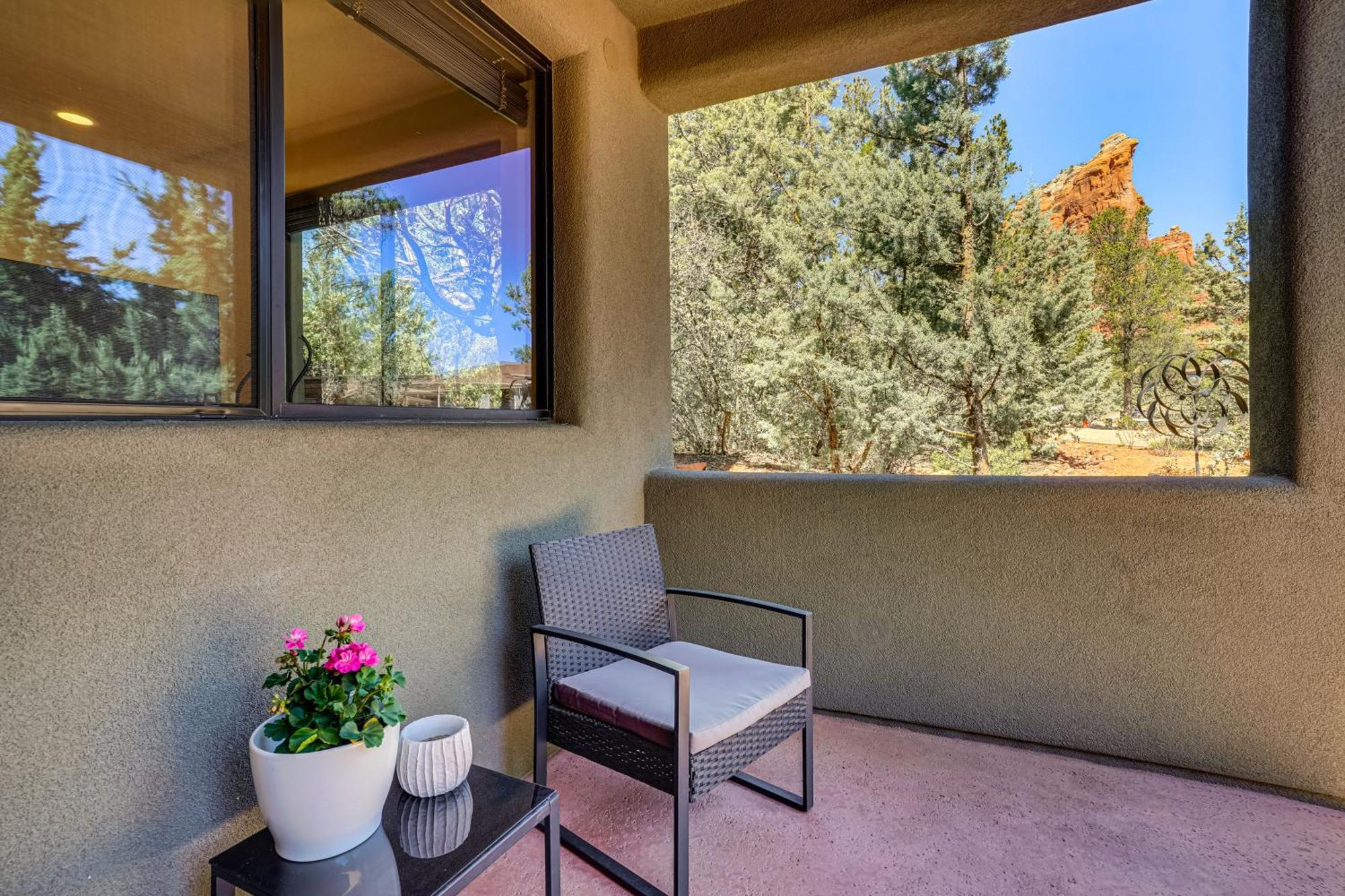 Sedona Couples Retreat With Patio Walk To Trails! Leilighet Eksteriør bilde