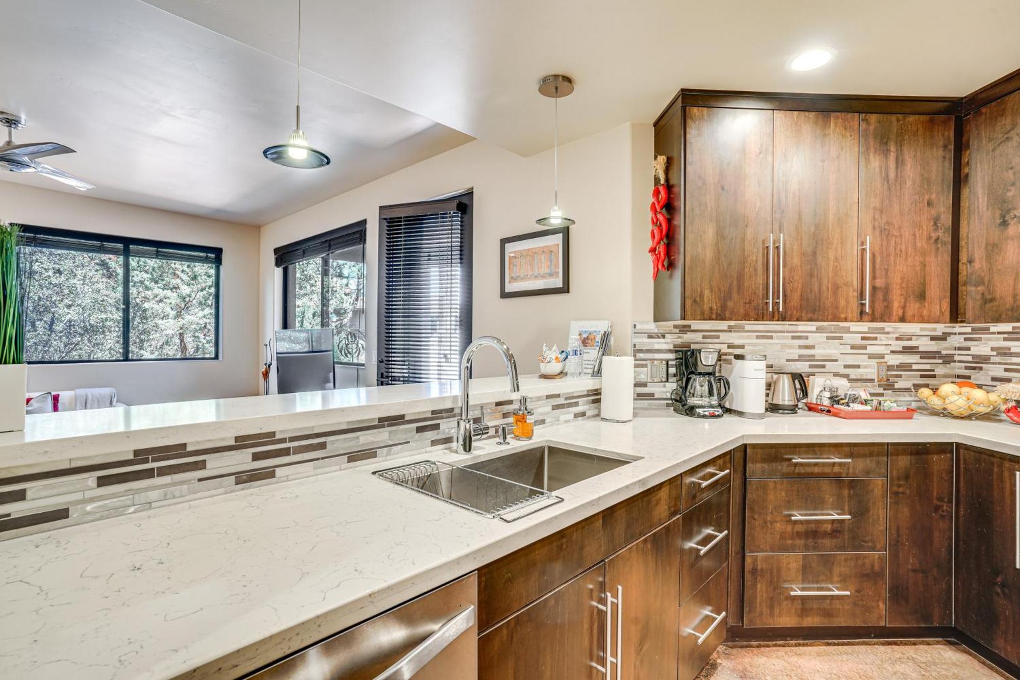 Sedona Couples Retreat With Patio Walk To Trails! Leilighet Eksteriør bilde